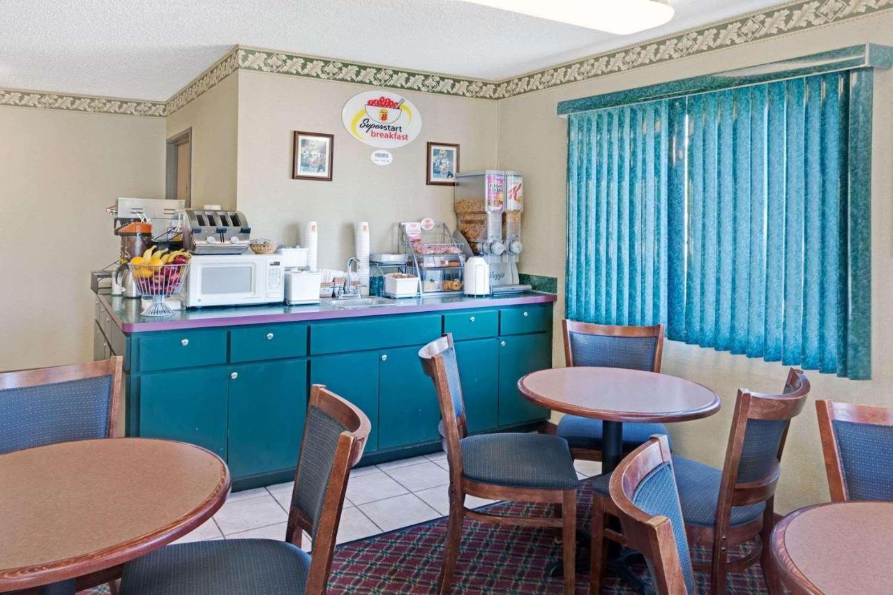 Hotel Super 8 By Wyndham I-57 Monee
