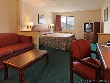 Super 8 By Wyndham I-57