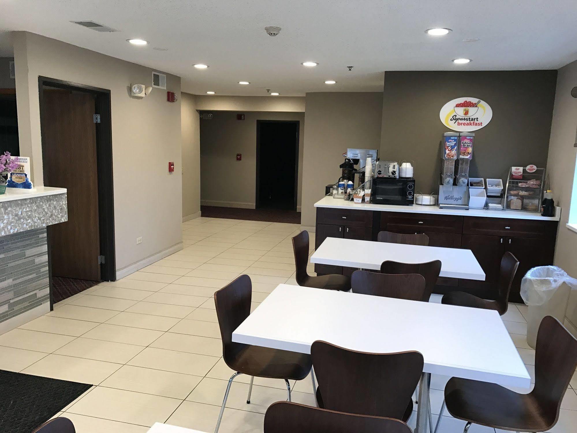 Hotel Super 8 By Wyndham I-57