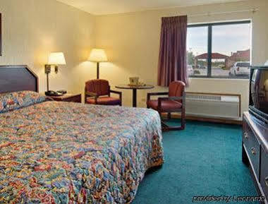Super 8 By Wyndham I-57